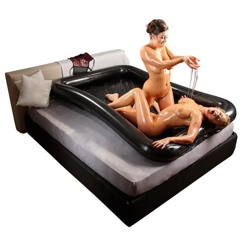 SHEET WITH INFLATABLE BORDER